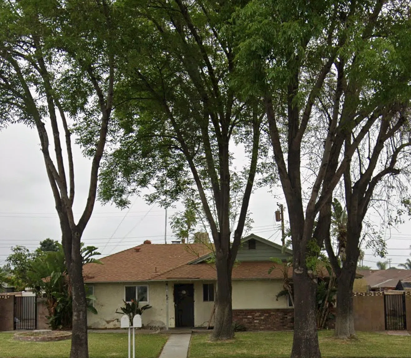 3 bed, 1296 sqft, $3,200 — Photo 1