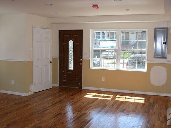 3rd image of 4643 Carpenter Ave #Var
