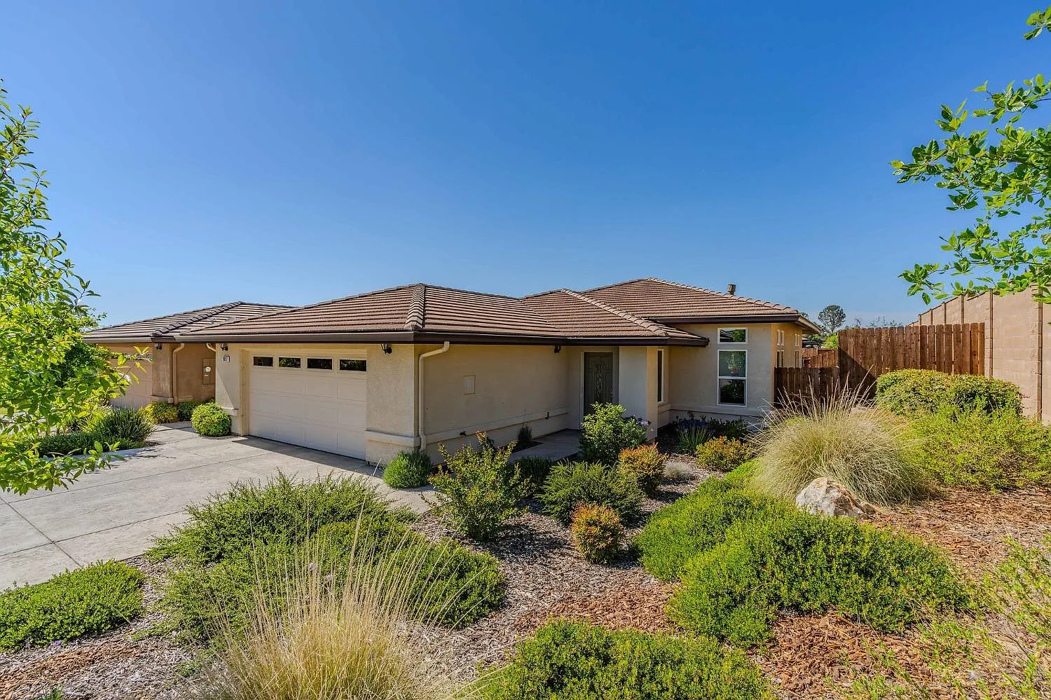 2097 Thomas Dr photo 1