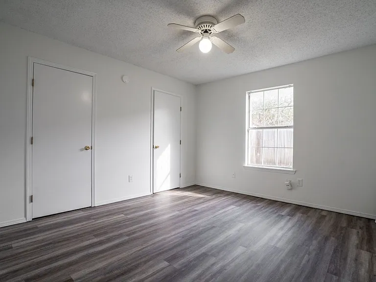1518 N Bernice Dr — Photo 9