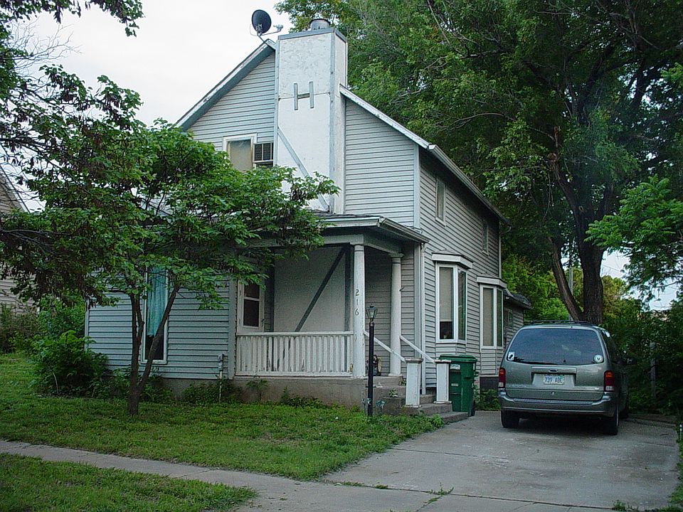 1st image of 216 NE 8th St