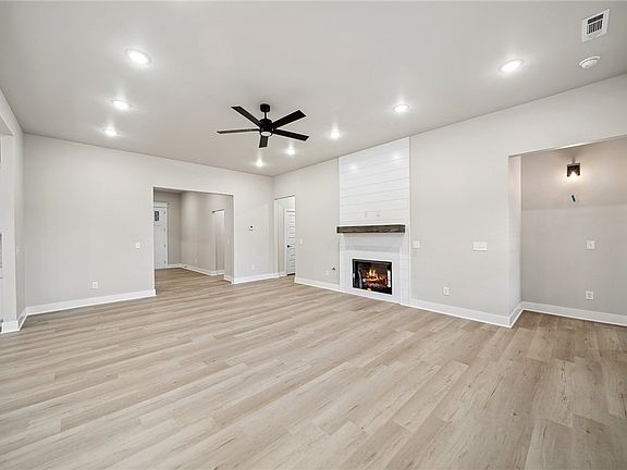 5th image of 3811 SW Pecan Cir