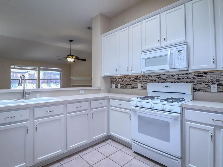 1507 Nightingale Ln — Photo 7