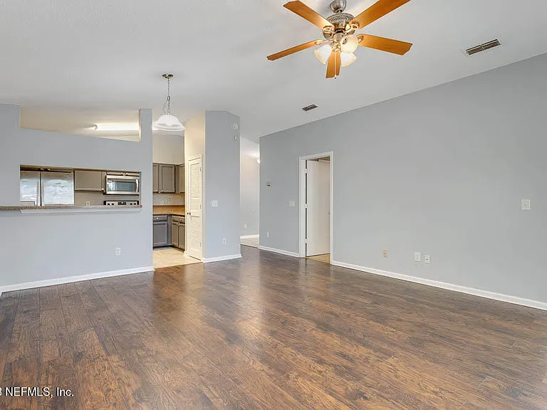 3811 Autumn Leaf Ct — Photo 5