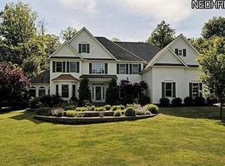 11515 Colchester Dr, Chagrin Falls, OH 44023