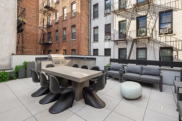 Sold by Compass | media 18