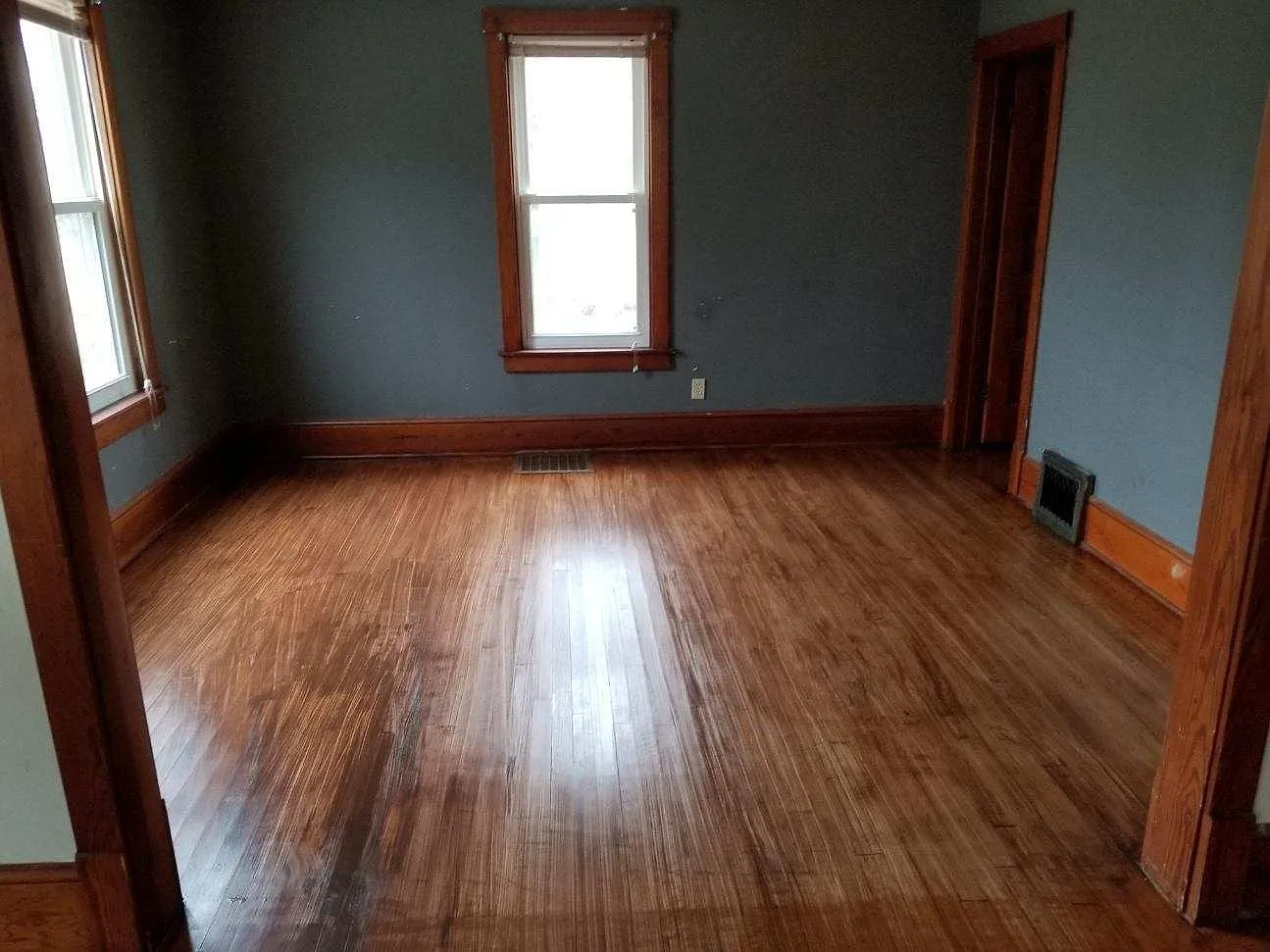 Private 4-Bedroom Farm Home on Large Lot with Screened Porch — Photo 3