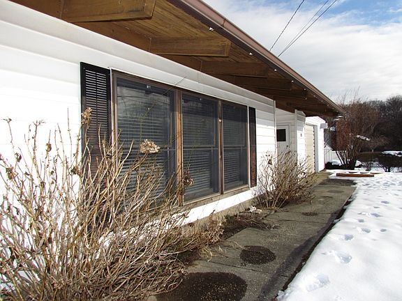 3rd image of 88 Pinetree Dr