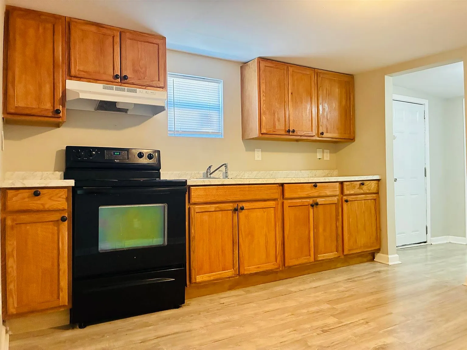 425 Van Buren St — Photo 4
