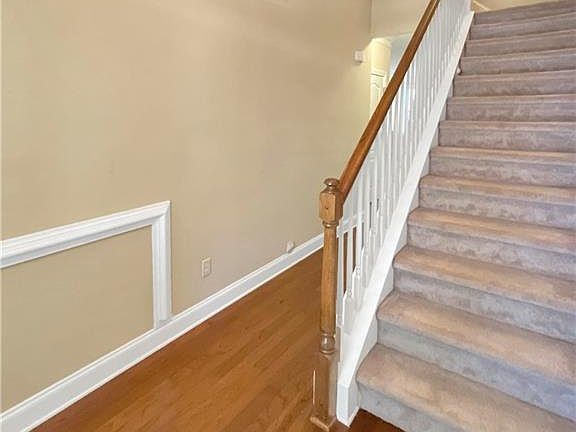 4th image of 2511 Gadsen Walk