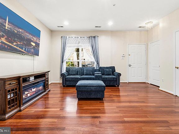 5th image of 3705 Elmcrest Ln