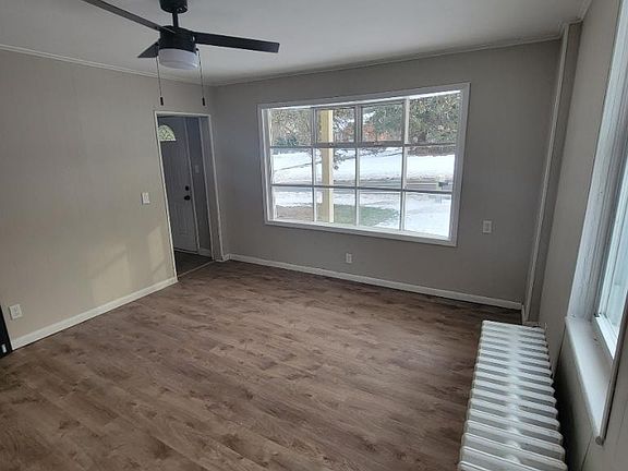 3rd image of 406 Bloomingrove Dr