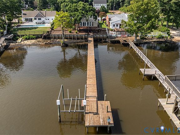 2nd image of 3032 N Riverside Dr