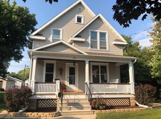 612 1st St, Menasha, WI 54952