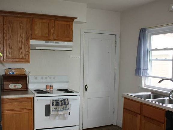 Kitchen bright and welcom