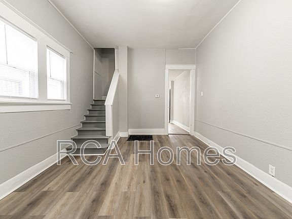 3rd image of 2427 N Kenwood Ave
