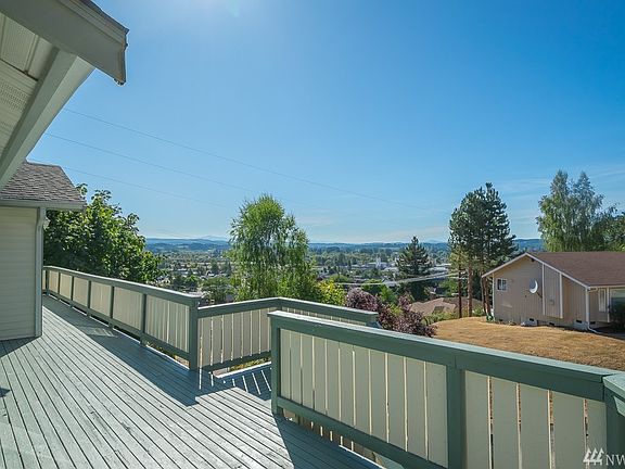 2nd image of 205 SE Winchester Hill Dr