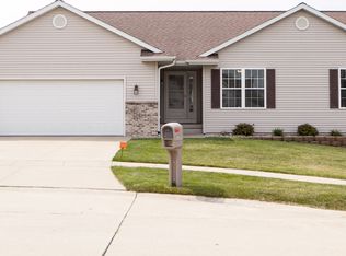 611 Crestview Ct, Center Point, IA 52213