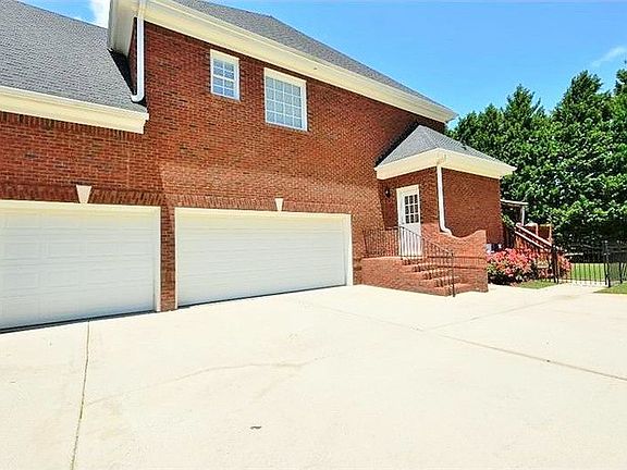 5th image of 642 Grassmeade Way