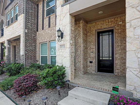 2nd image of 1914 Melinda Ln