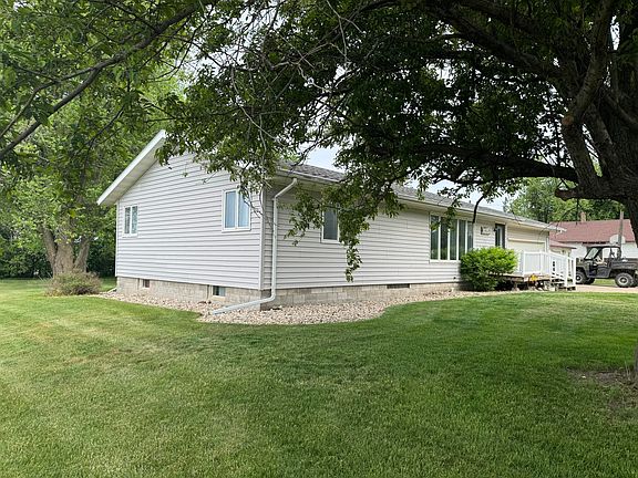 4th image of 835 Dakota St