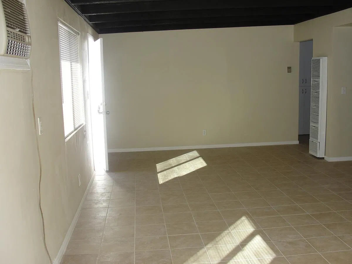 3 bed, 1400 sqft, $1,700 — Photo 2