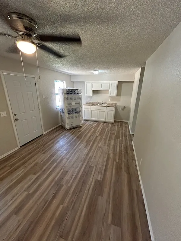 205 Randal - 4 — Photo 2