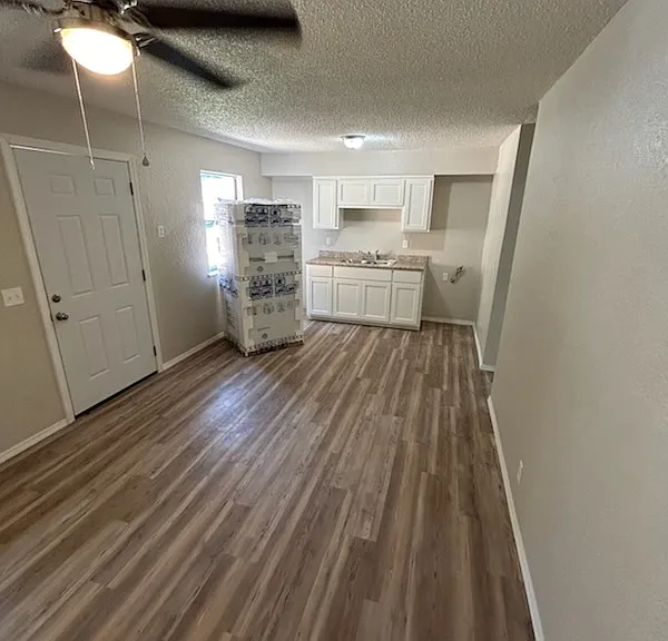 205 Randal - 4 — Photo 2