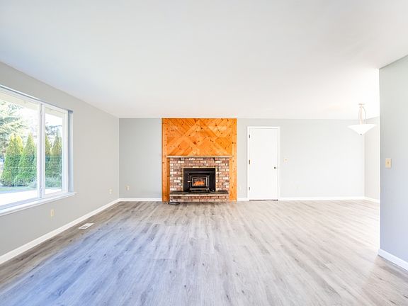 5th image of 2195 Crosswoods Cir