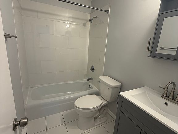 3rd image of 27 Enid St #27