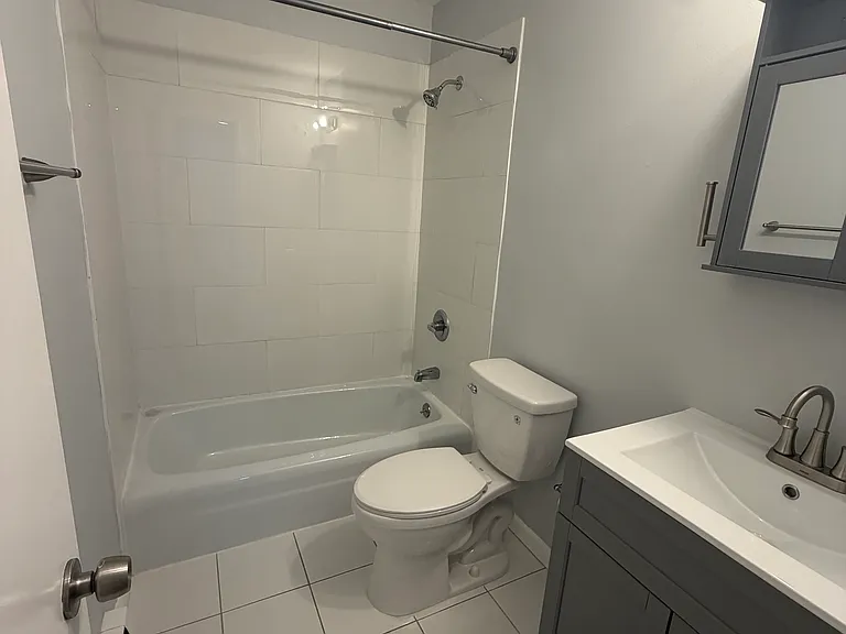 27 Enid St #27 — Photo 3
