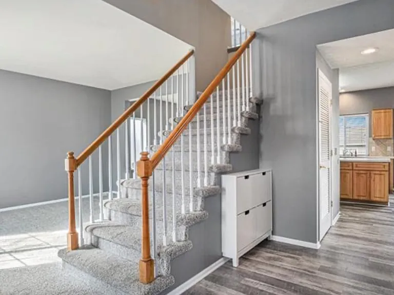 1104 Valleyview Dr — Photo 9