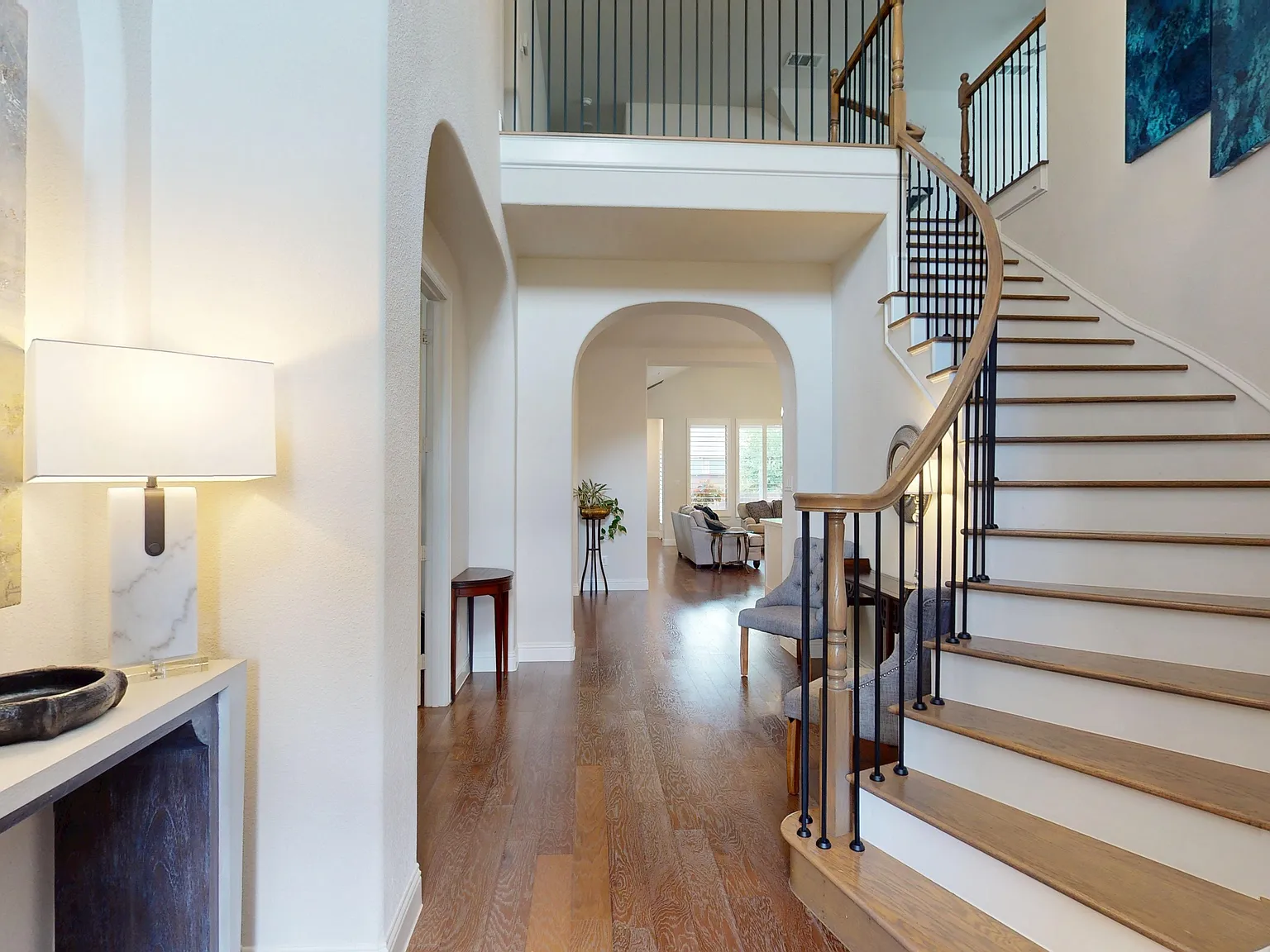 5 bed, 3679 sqft, $4,200 — Photo 2