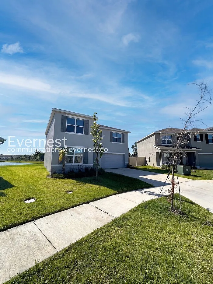 4 bed, 3.0 bath, 2371 sqft, $2,625 — Photo 2
