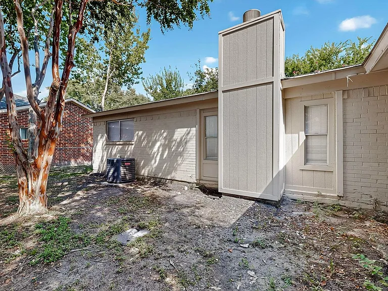 140 Trout St — Photo 42