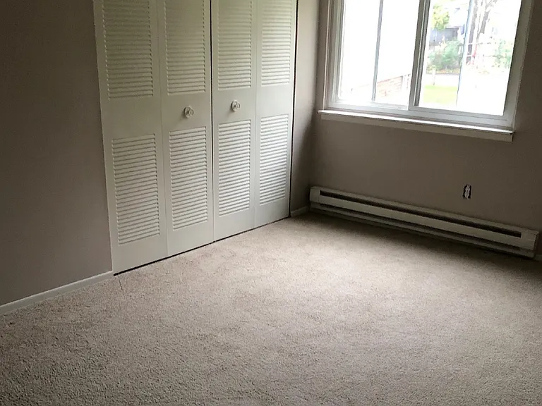 Stoney Creek Apartments — Photo 36