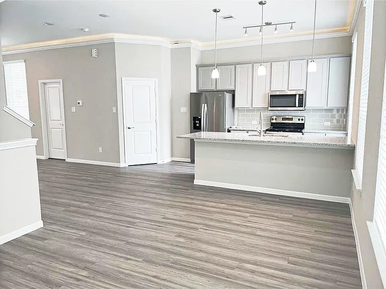 5609 Mina Way — Photo 9