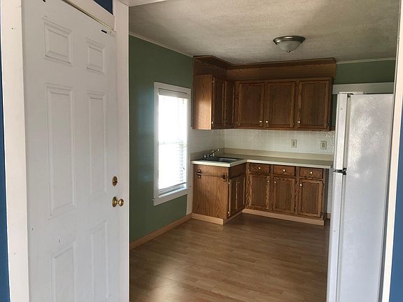 3rd image of 334 1/2 Laurel St