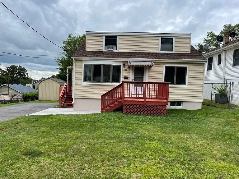 127 Hiawatha Blvd — Photo 4