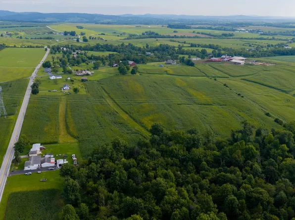 550 Hilltown Rd, Gettysburg, PA 17325