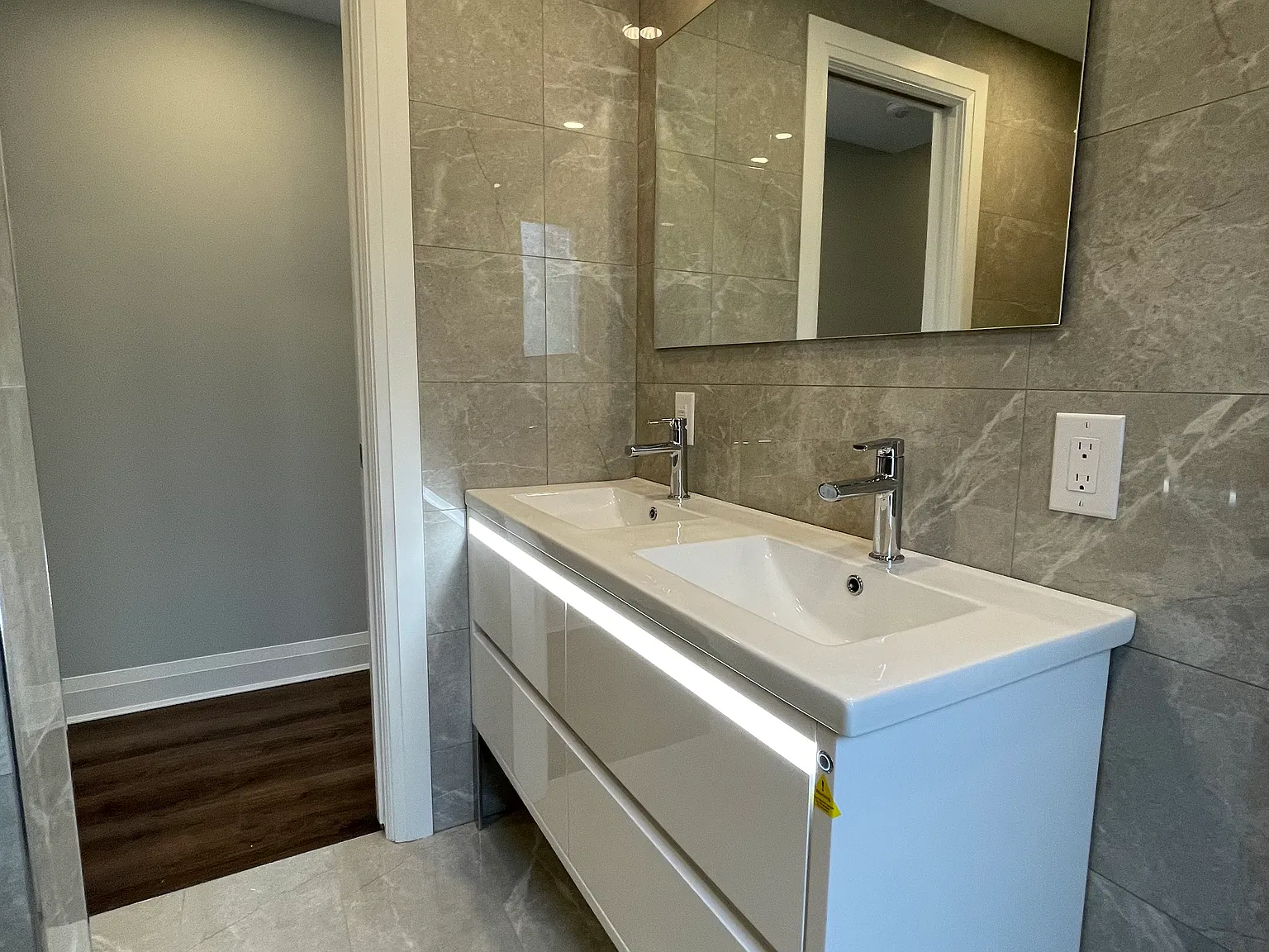 1 bed, 900 sqft, $2,300 — Photo 3