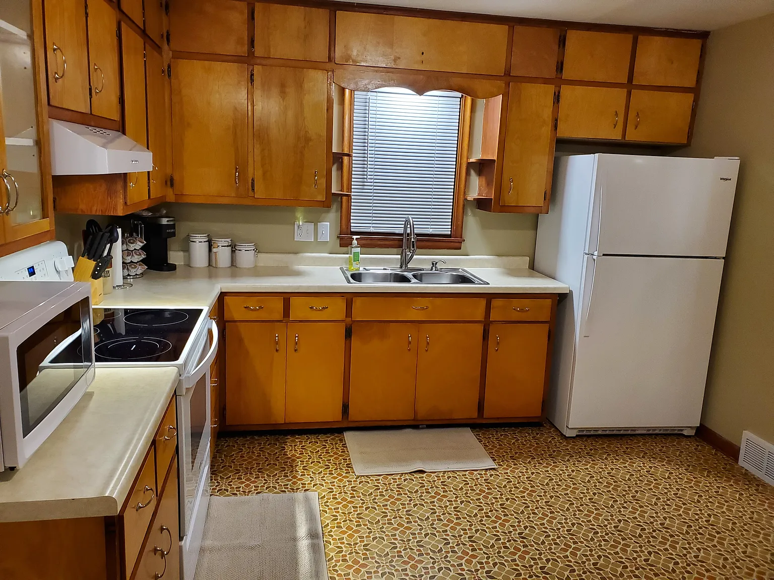 4 bed, 1300 sqft, $1,850 — Photo 2