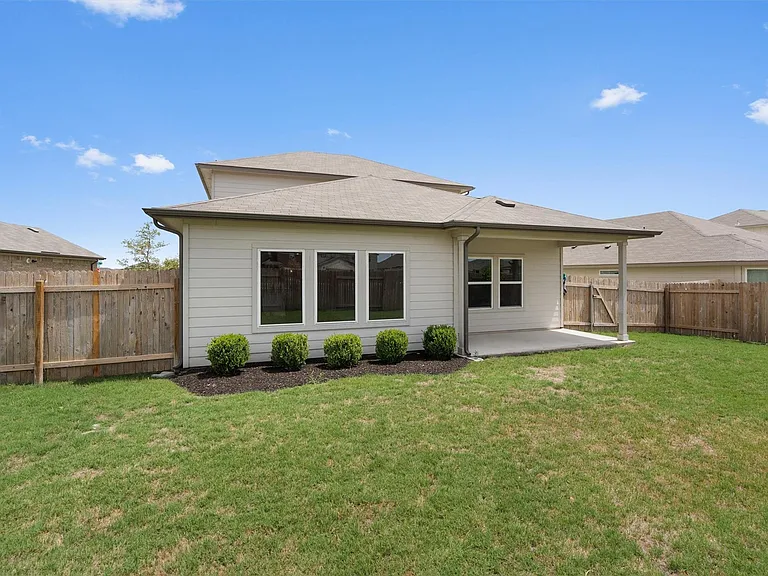 209 Golden Plains Pkwy — Photo 37