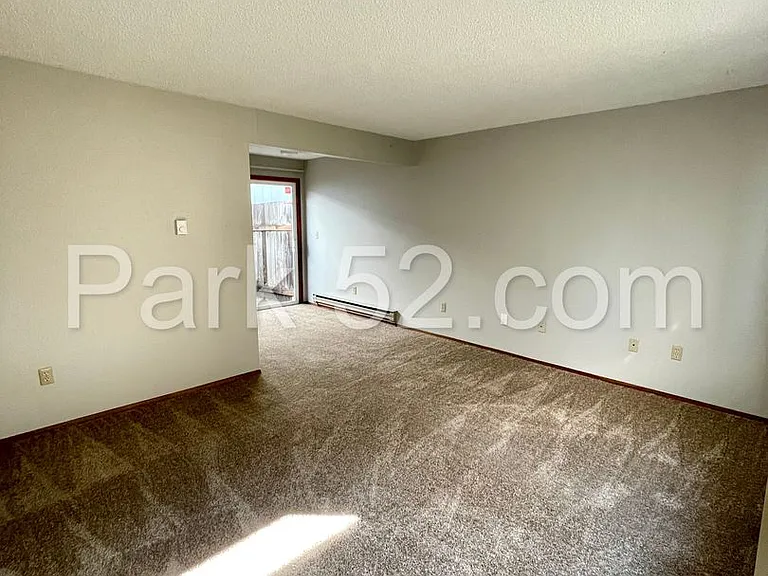 631 N Fife St #1 — Photo 3