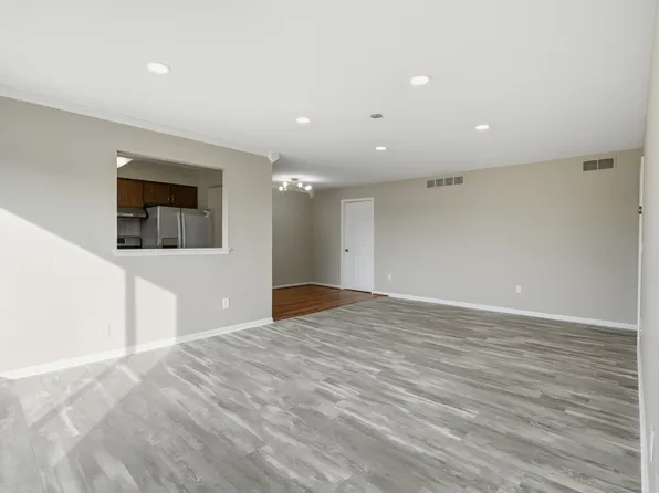 408 Country Club Dr, Saint Clair Shores, MI 48082