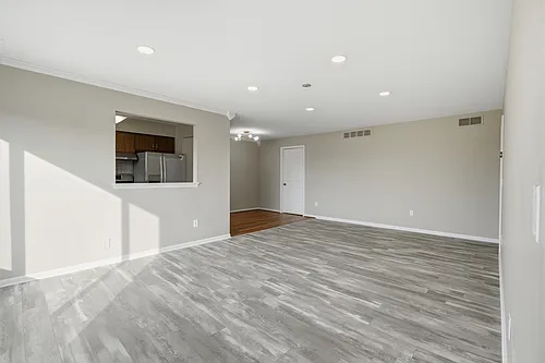 408 Country Club Dr Photo 1
