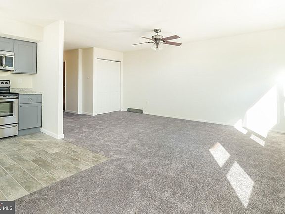 4th image of 9860 Garvey Dr