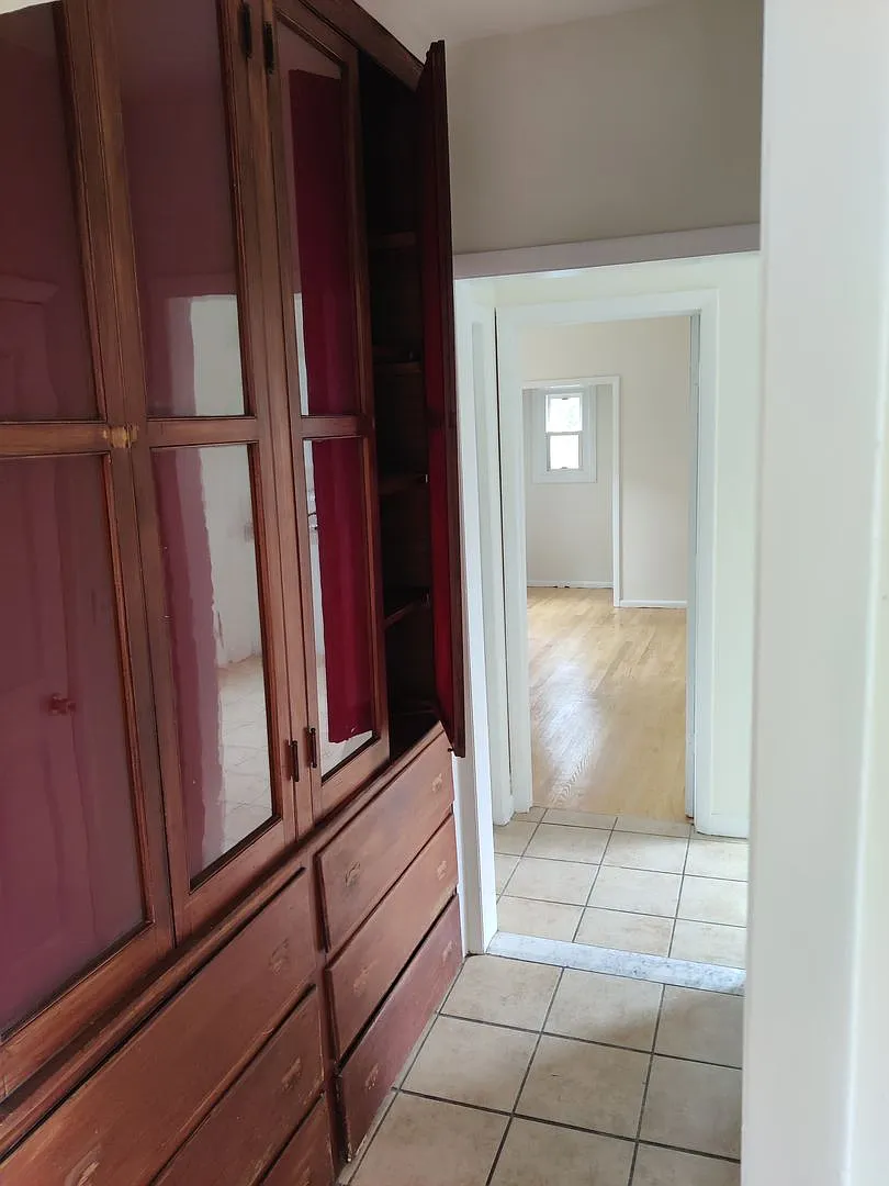 12 Rowan St — Photo 2