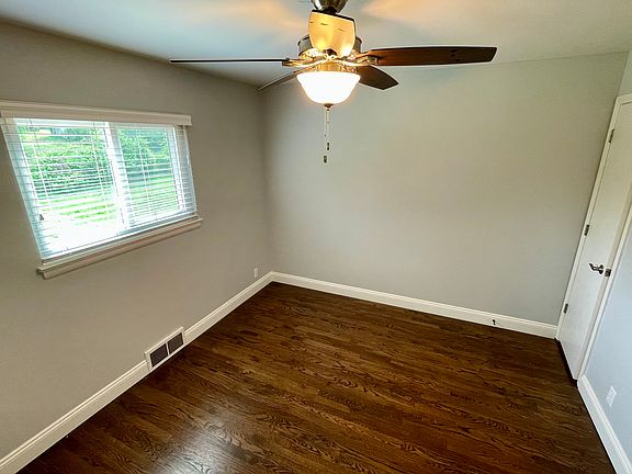 5th image of 328 Malone Dr