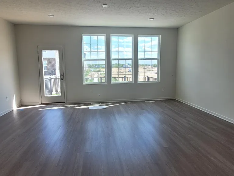 1806 Blenker Dr — Photo 13